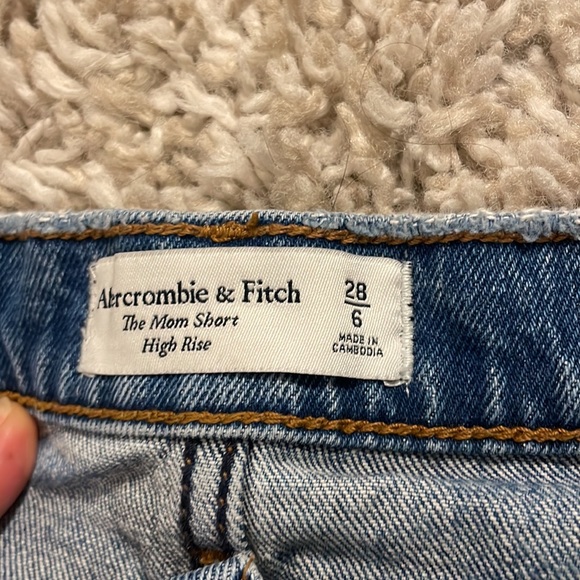 Abercrombie and fitch // the mom short high rise - Picture 2 of 3